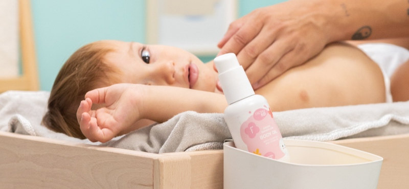 Cómo cuidar la piel atópica de bebés y niños y 21 cremas hidratantes para  tratarla
